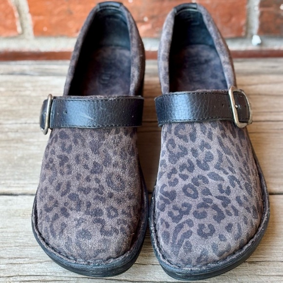 Born Leather Animal Print Black Gray Comfort Slip On Shoes Sz 9.5M - Picture 2 of 7